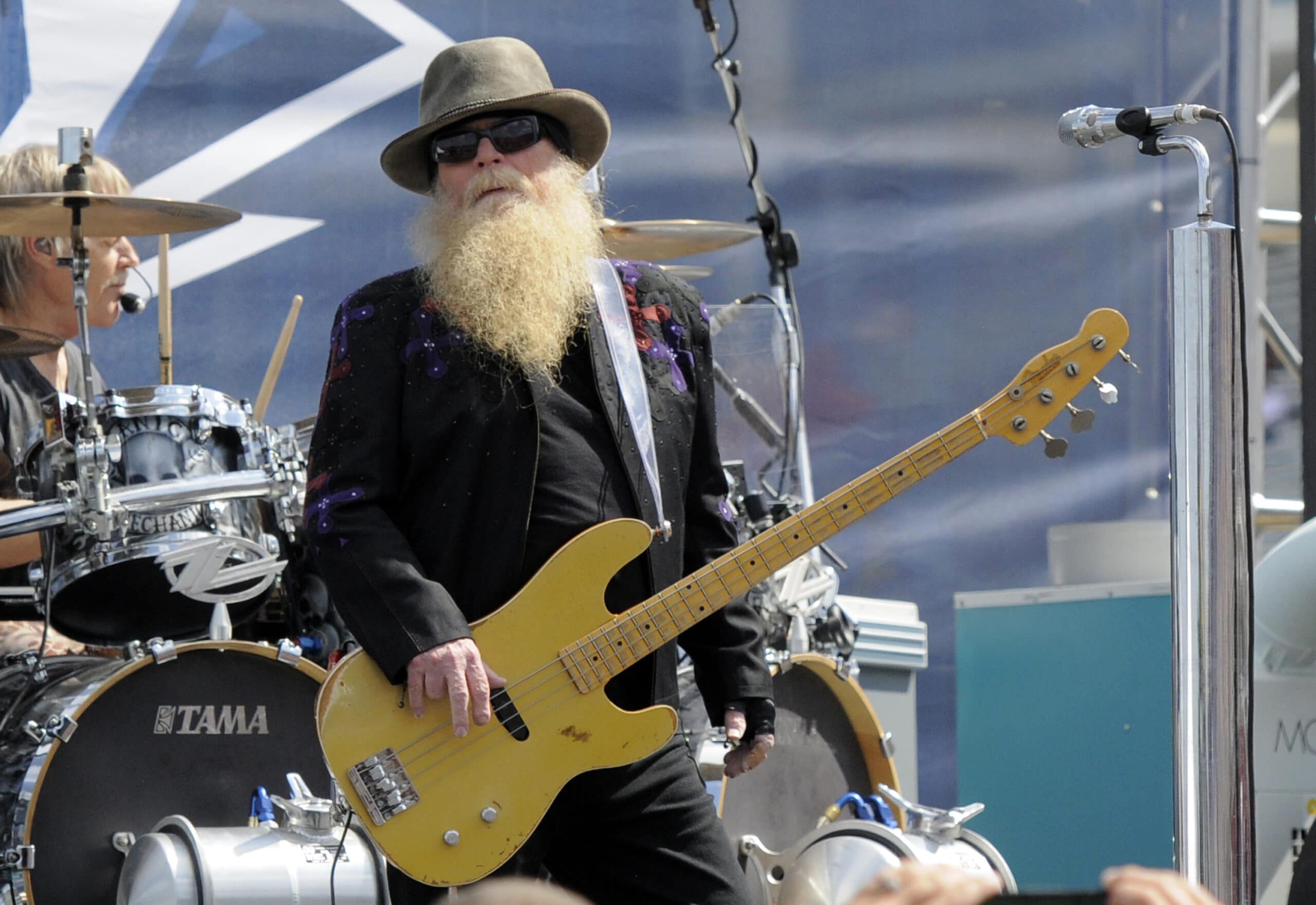 ZZ Top Bassist Dusty Hill Dies At 72 In His Sleep - NewsLooks