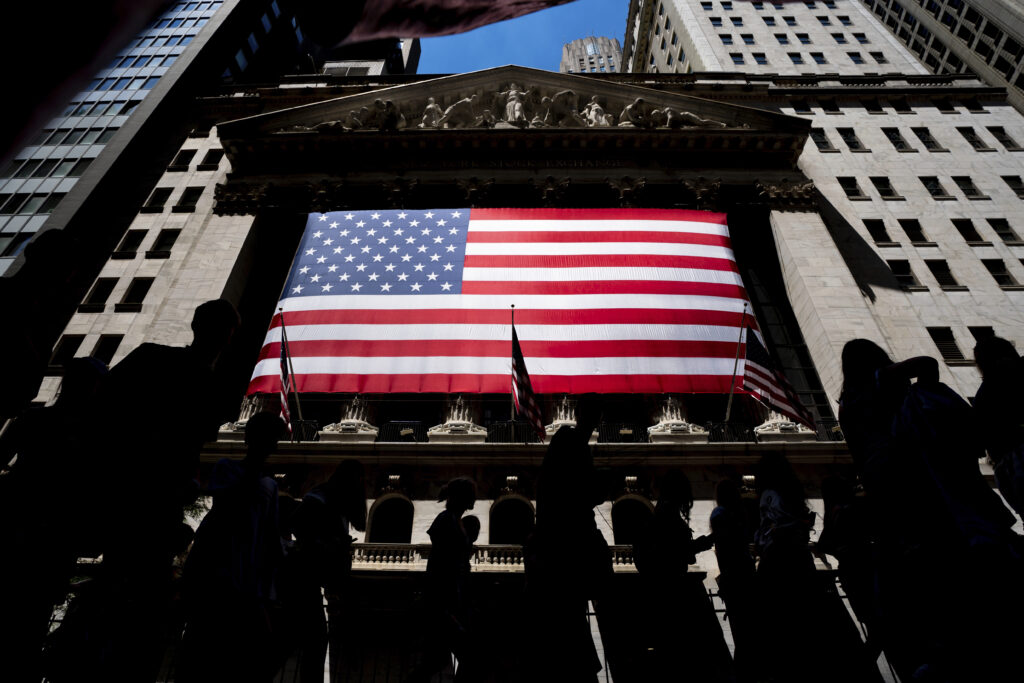 US indexes shake off an early slump and eke out gains