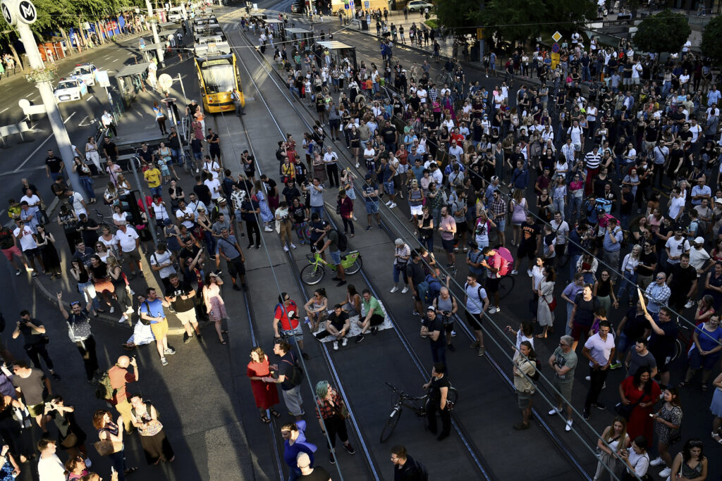 Hungarian workers block roads to protest new tax law