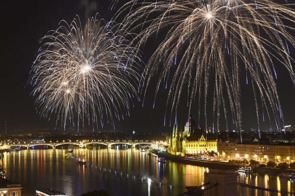 Hungary: Fireworks continue but weather debate stays