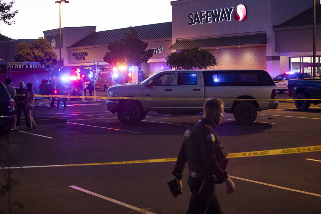 2 Killed in Oregon grocery store, Suspect found Dead