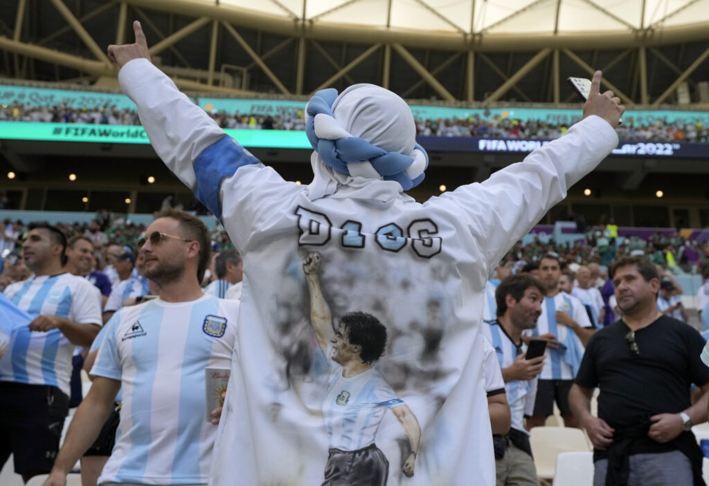 Argentina's soccer fans weep for superhero Diego Maradona - GulfToday