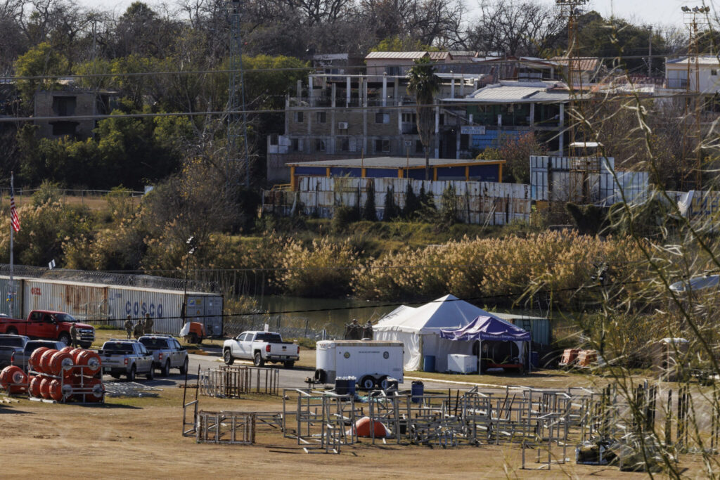 Texas Governor Defies Federal Orders in Border Dispute.
