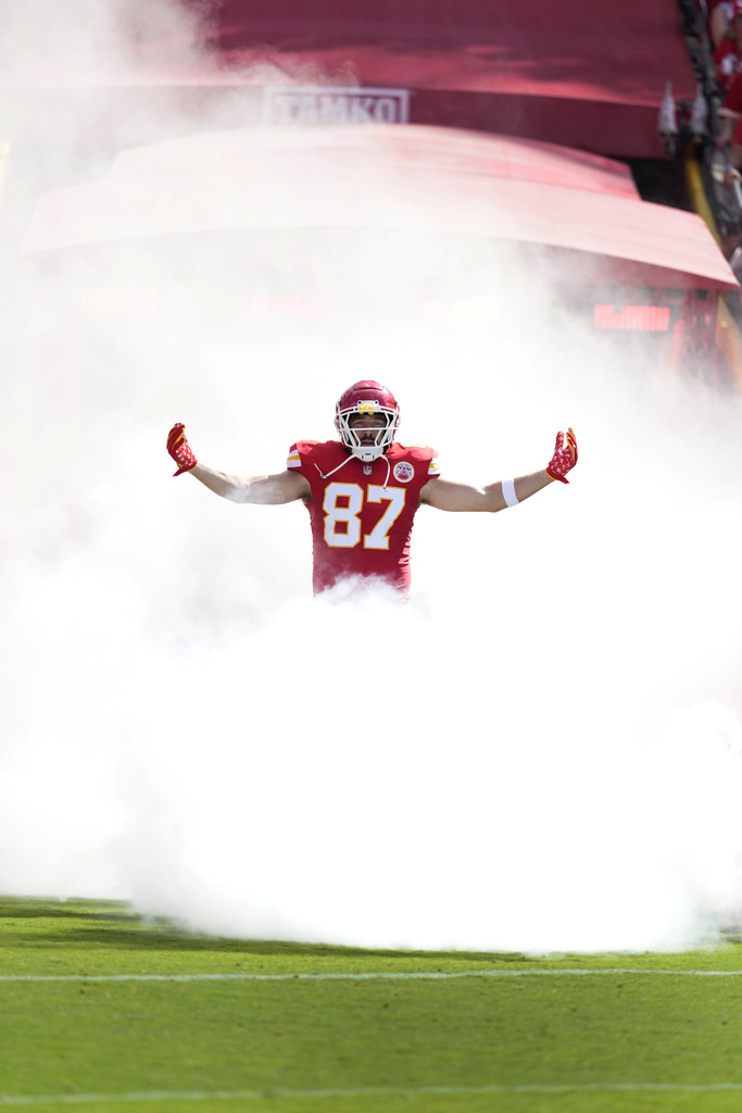 Chiefs Defend Travis Kelce’s Quiet Start Despite Heavy Coverage