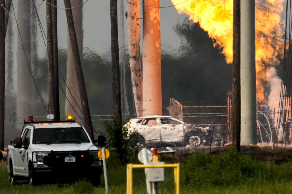 Pipeline Fire Forces Evacuations in Houston Suburbs