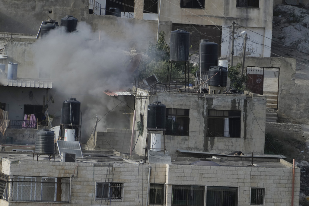 Israeli Soldiers Seen Pushing Bodies Off Rooftops West Bank Raid