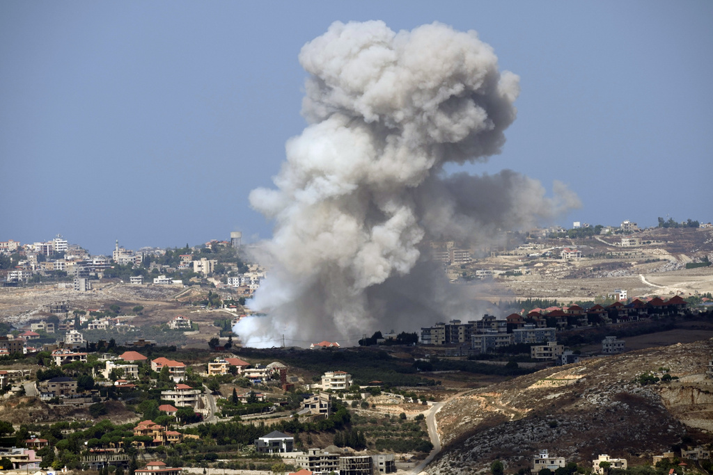 Israeli Airstrikes Kill 492, Spark Largest Exodus Since 2006 War