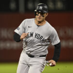 Anthony Rizzo Returns to Yankees Lineup After Finger Fractures