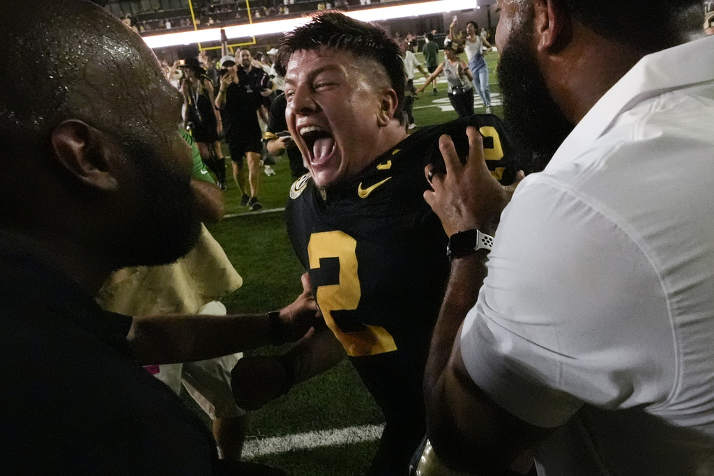 Commodores Beat Top-Ranked Alabama, Fans Celebrate on Field