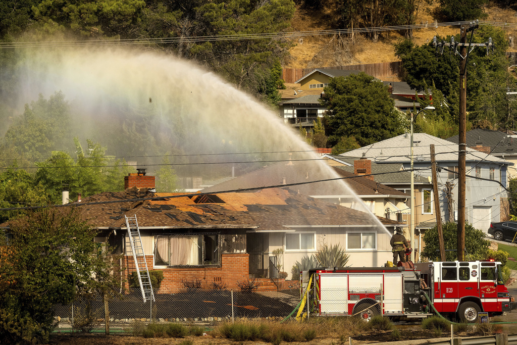 Oakland Fire Forces Evacuations as Diablo Winds Spread Blaze