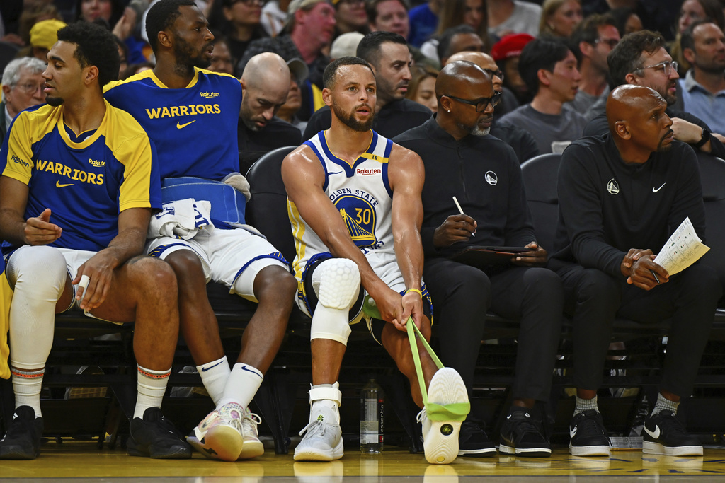 Stephen Curry to Miss Next Two Warriors Games with Ankle Injury