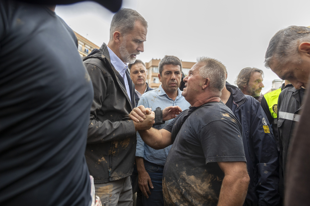 Felipe VI Stands Ground in Valencia Amid Anger Over Flood Crisis