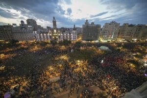 Thousands Demand Valencia Leader Resign After Floods