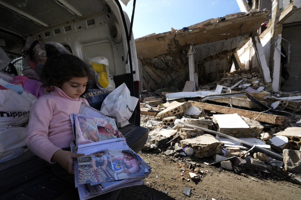 Lebanese Families Return to Ruins After Ceasefire Agreement