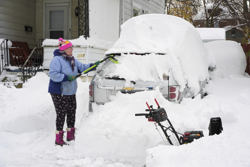 Lake-Effect Snow Piles Up Across Great Lakes Region