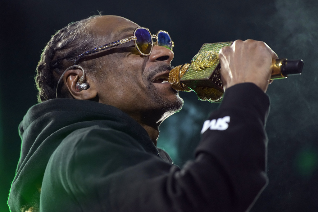 Snoop Dogg Sponsors Arizona Bowl with NIL Focus for All Players