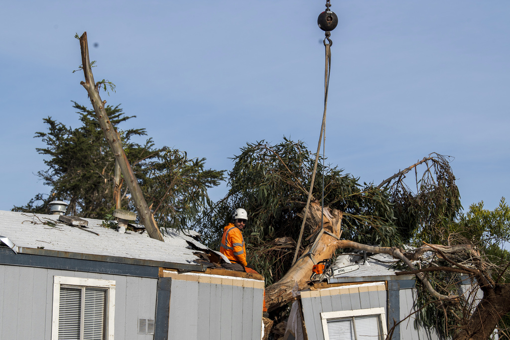 Severe Ice Storm and Rare Tornado Sweep Across U.S. Regions