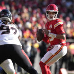 Chiefs Edge Texans as Mahomes Shines Despite Ankle Injury