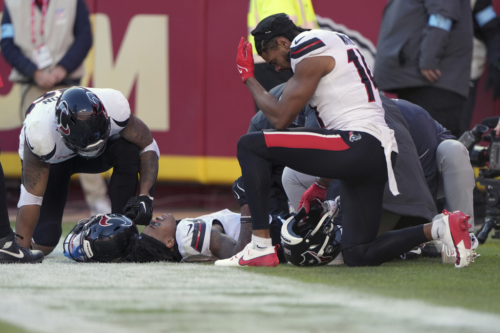 Texans' Tank Dell Carted Off with Knee Injury