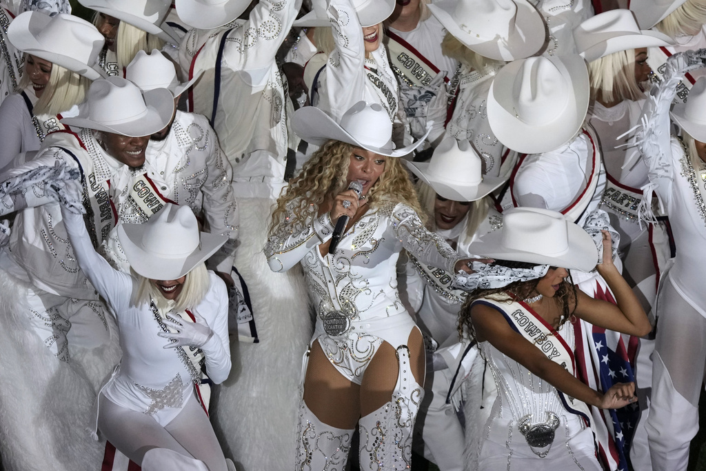 Beyoncé Shines in Netflix’s Christmas NFL Debut, Stealing Show