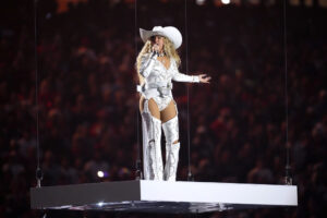 Beyoncé Shines in Netflix’s Christmas NFL Debut, Stealing Show