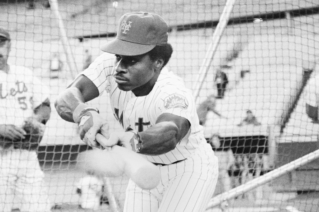 Baseball Legend Lenny Randle Passes Away at 75