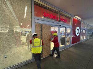 Gunfight Erupts Over $1,000 Theft at Los Angeles Mall