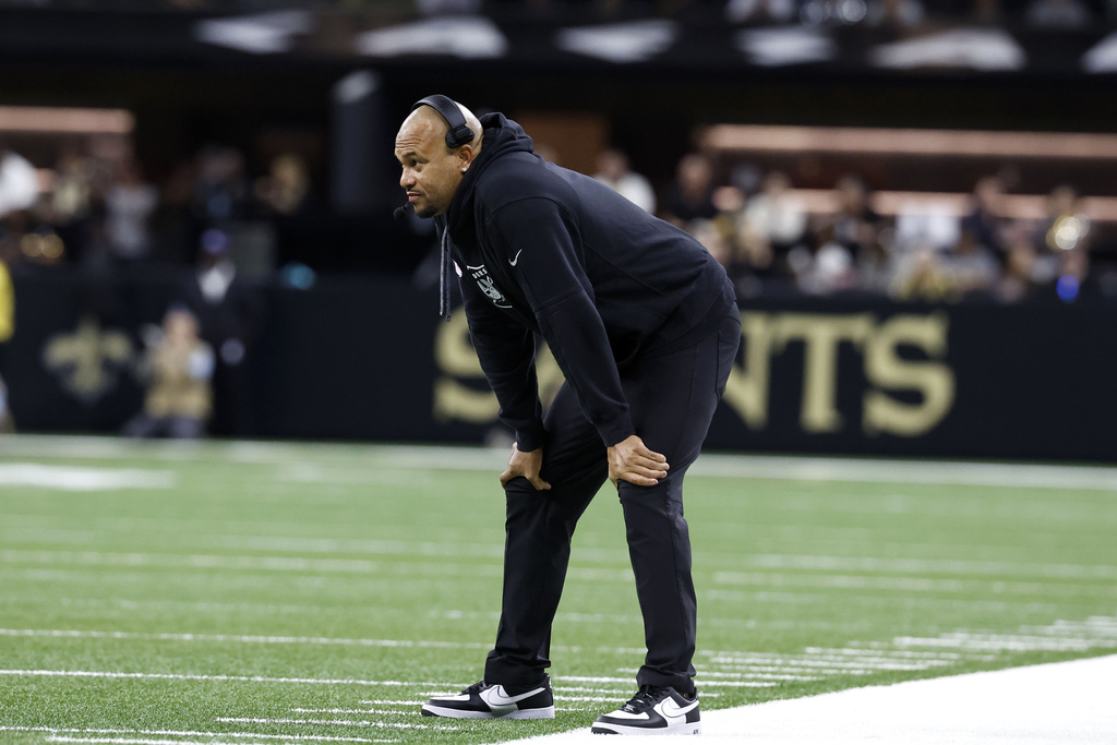 Raiders End Antonio Pierce’s Tenure Amid Tumultuous Season