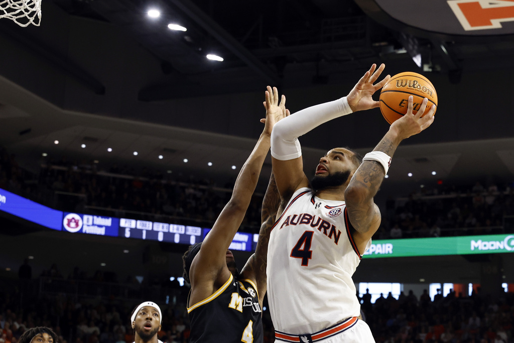 Auburn's Johni Broome Injures Ankle in Key Win