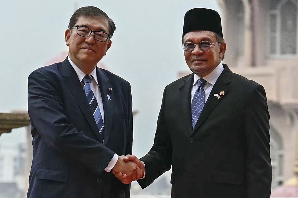 Japan Boosts Defense Ties with Malaysia, Indonesia