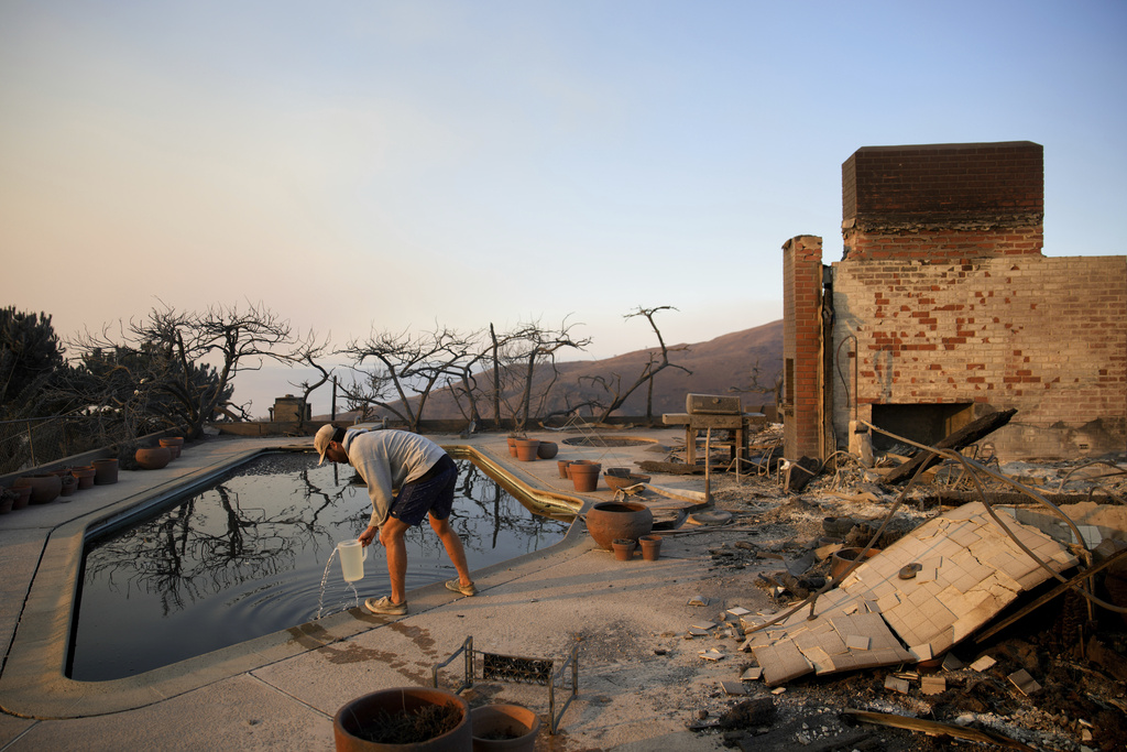 Firefighters Battle LA Wildfires Threatening Getty Museum