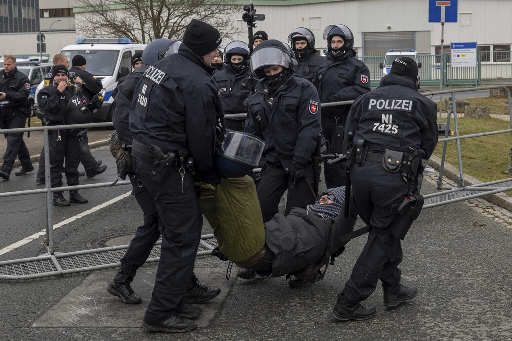 Protests Disrupt Far-Right AfD Convention Ahead of Election