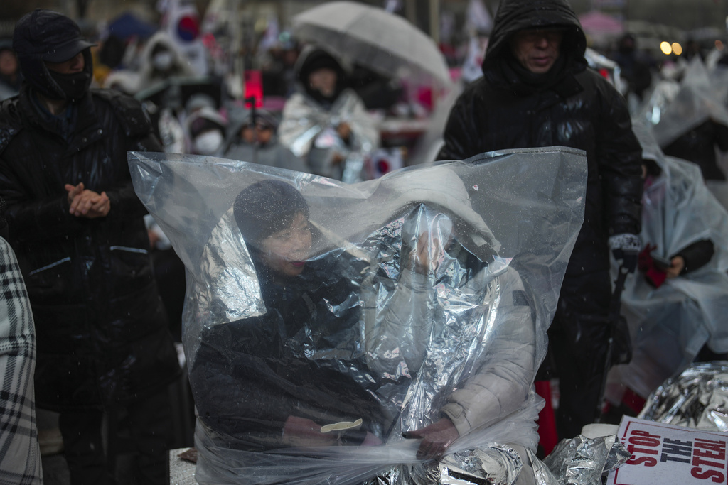 Impeached South Korean President Faces Detention Standoff