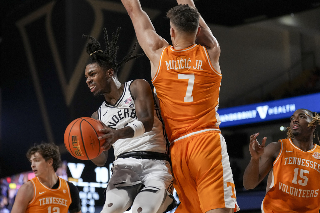 Vanderbilt Upsets No. 6 Tennessee in Thrilling 76-75 Victory