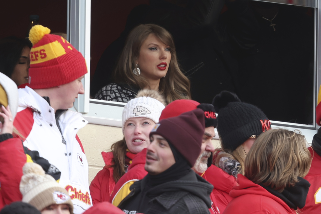 Taylor Swift Cheers on Kansas City Chiefs in Playoff Matchup