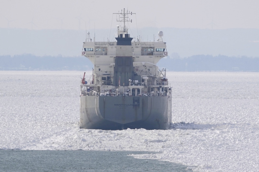 Freighter Stuck in Frozen Lake Erie: Rescue Efforts Continue