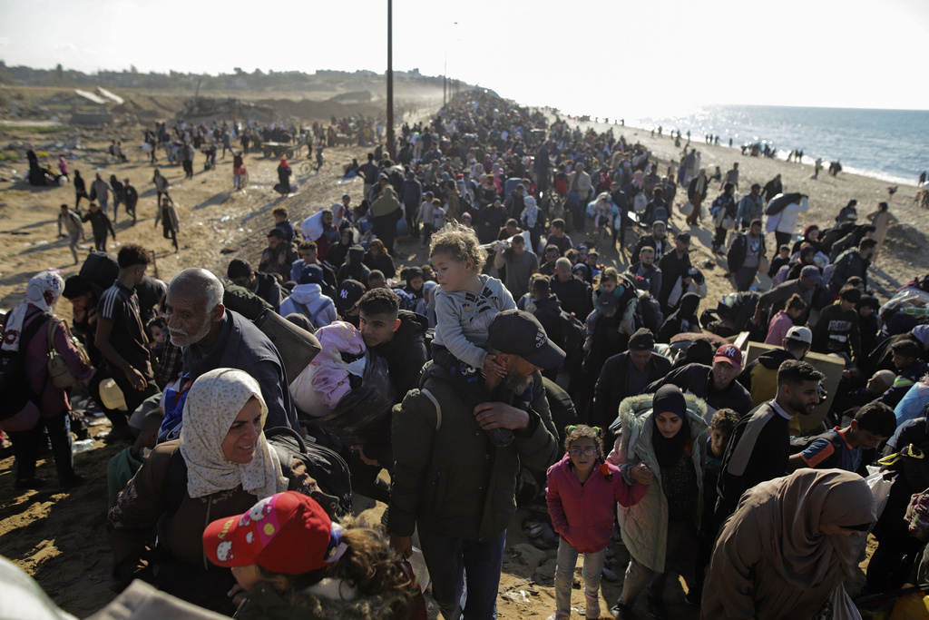 Palestinians Stream Back to Gaza’s North Under Fragile Ceasefire