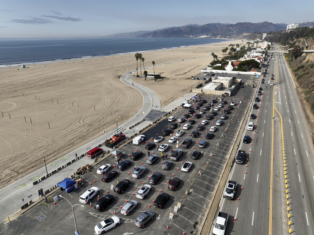 Residents Return to Pacific Palisades After Devastating Wildfires