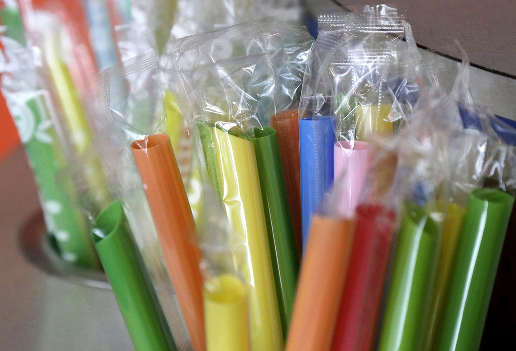 Trump Bans Paper Straws in Federal Buildings, Returns to Plastic