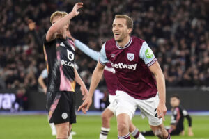 West Ham Sinks Leicester 2-0 as Foxes' Struggles Continue