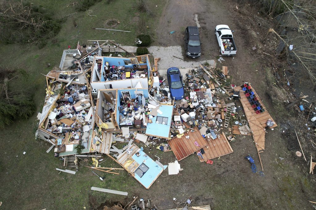 Violent Tornadoes Ravage U.S., Killing 26 Amid Extreme Weather