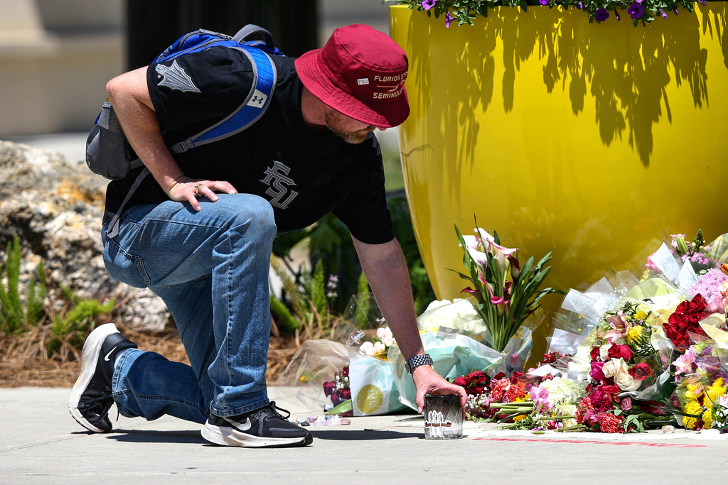 FSU Campus Mourns After Deadly Shooting Kills Two